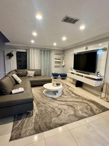 9523 NW 38th Pl, Sunrise, FL 33351
