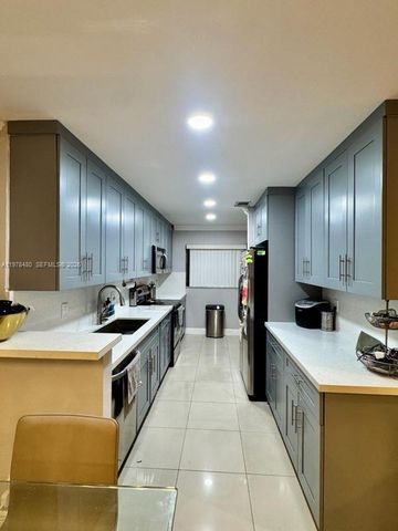 9523 NW 38th Pl, Sunrise, FL 33351