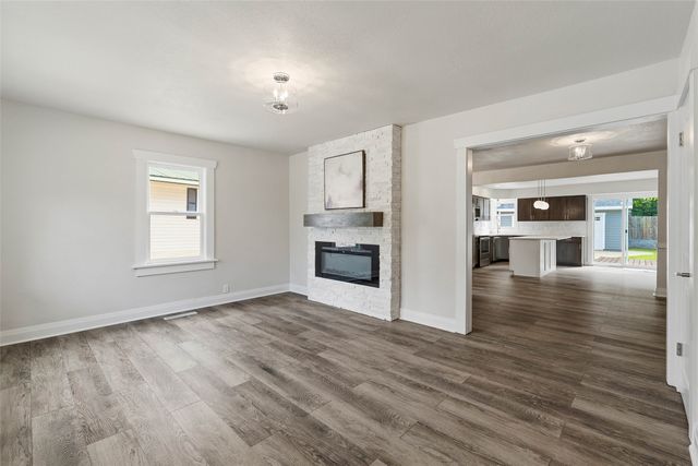222 W 9th Street S, Newton, IA 50208