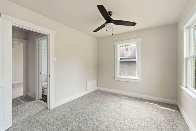 222 W 9th Street S, Newton, IA 50208