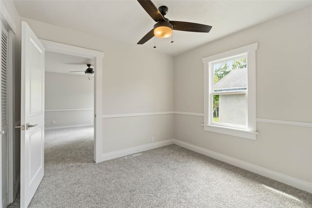 222 W 9th Street S, Newton, IA 50208