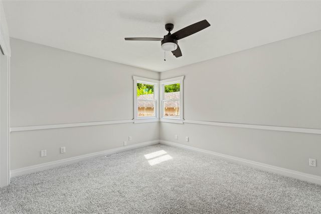 222 W 9th Street S, Newton, IA 50208