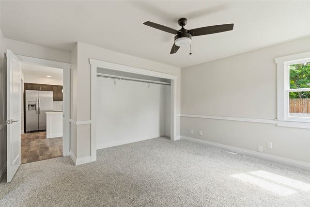 222 W 9th Street S, Newton, IA 50208
