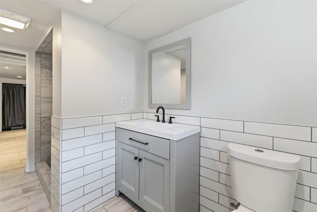 222 W 9th Street S, Newton, IA 50208