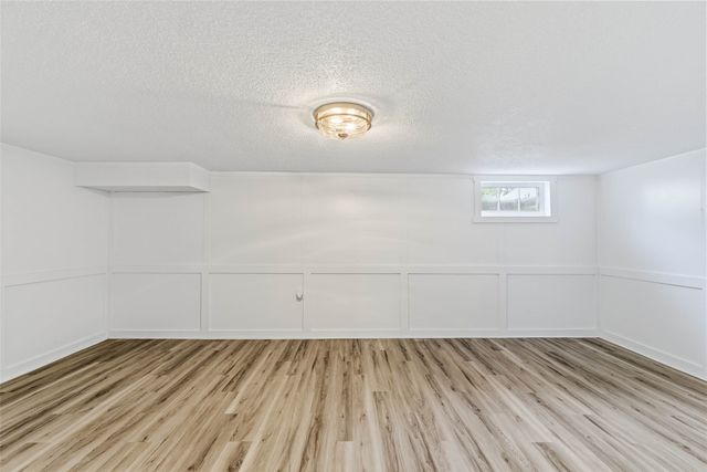 222 W 9th Street S, Newton, IA 50208