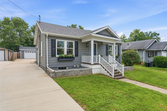 222 W 9th Street S, Newton, IA 50208