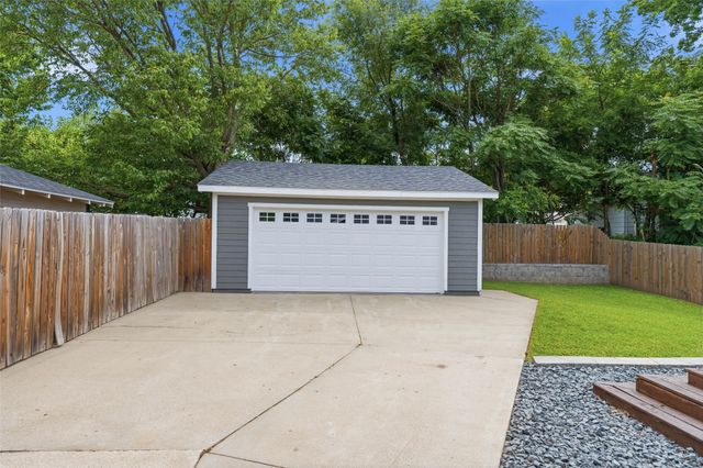 222 W 9th Street S, Newton, IA 50208