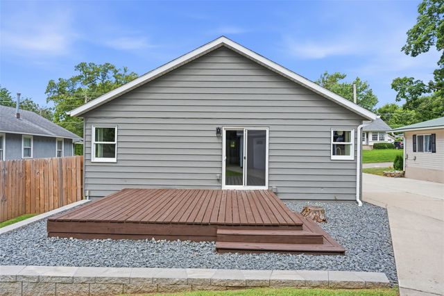 222 W 9th Street S, Newton, IA 50208