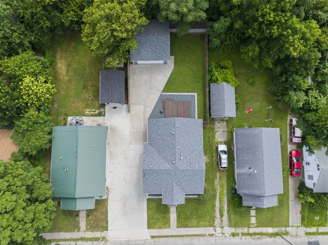 222 W 9th Street S, Newton, IA 50208