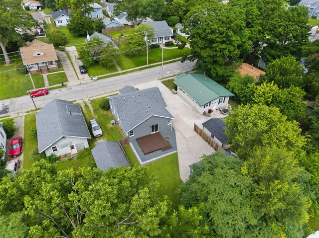 222 W 9th Street S, Newton, IA 50208