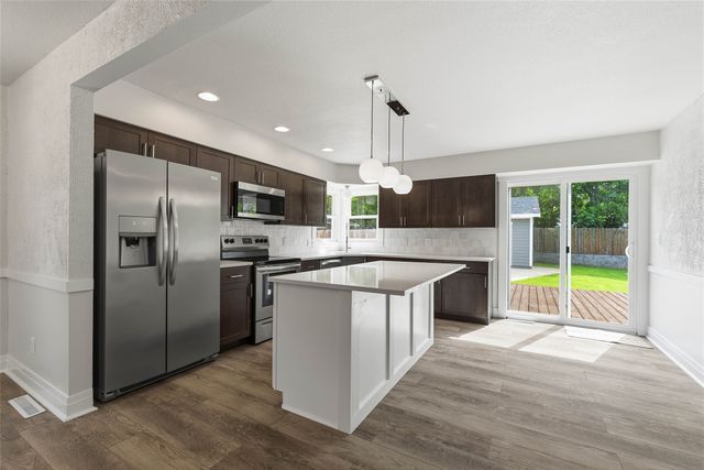 222 W 9th Street S, Newton, IA 50208
