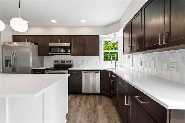 222 W 9th Street S, Newton, IA 50208