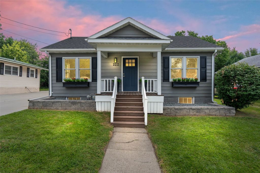 222 W 9th Street S, Newton, IA 50208