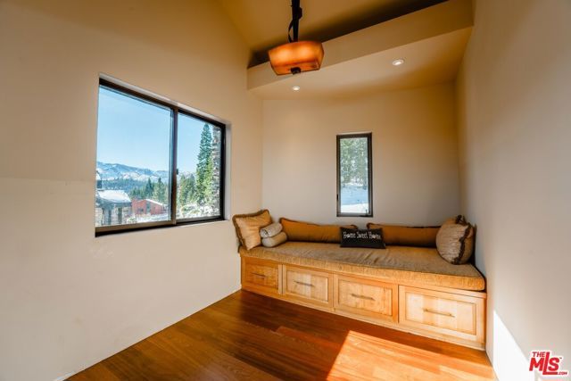 37 Bridges Lane, Mammoth Lakes, CA 93546