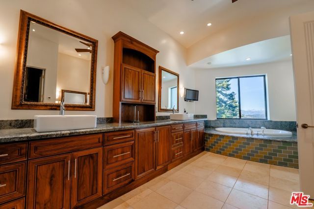 37 Bridges Lane, Mammoth Lakes, CA 93546