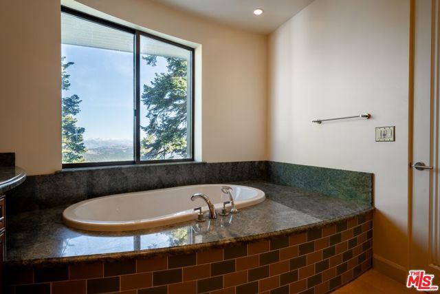 37 Bridges Lane, Mammoth Lakes, CA 93546