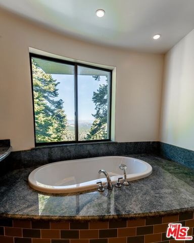 37 Bridges Lane, Mammoth Lakes, CA 93546