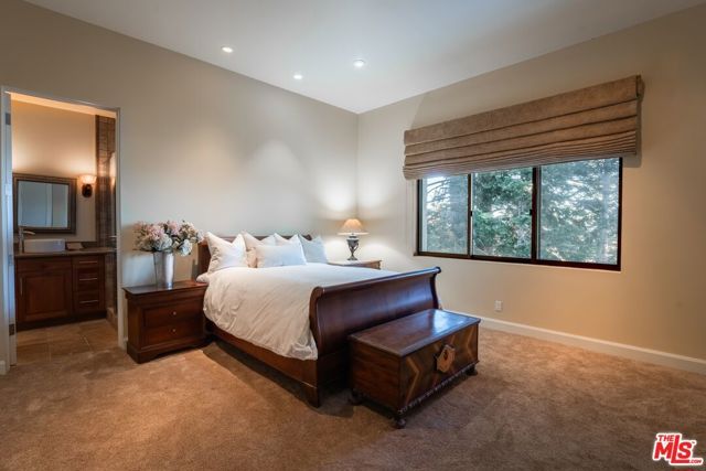 37 Bridges Lane, Mammoth Lakes, CA 93546