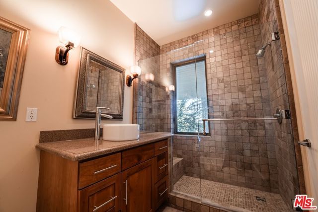 37 Bridges Lane, Mammoth Lakes, CA 93546