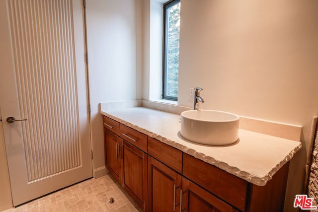 37 Bridges Lane, Mammoth Lakes, CA 93546