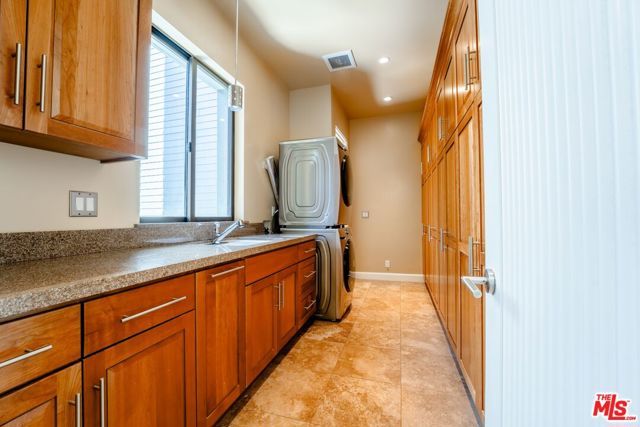 37 Bridges Lane, Mammoth Lakes, CA 93546