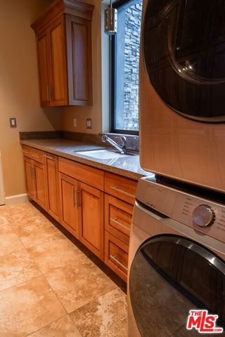 37 Bridges Lane, Mammoth Lakes, CA 93546