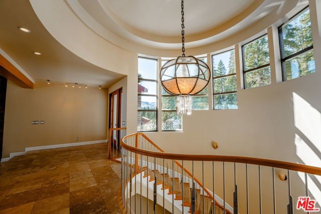 37 Bridges Lane, Mammoth Lakes, CA 93546