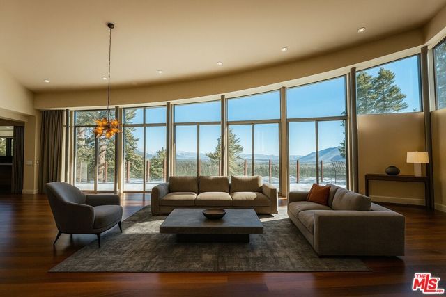 37 Bridges Lane, Mammoth Lakes, CA 93546