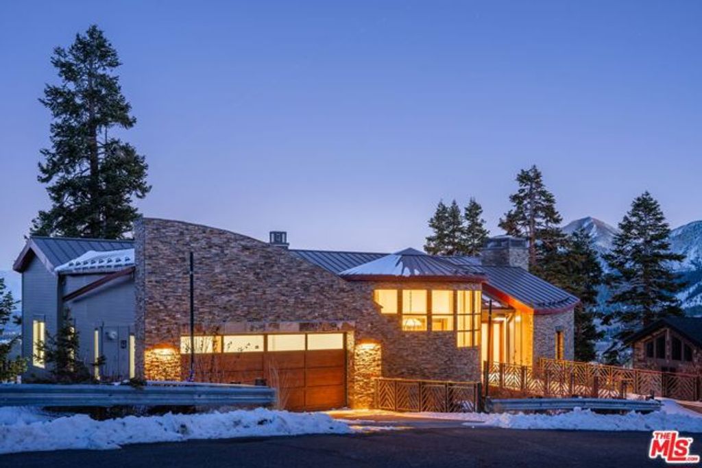 37 Bridges Lane, Mammoth Lakes, CA 93546