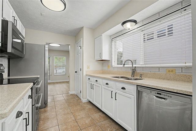 1220 Sunset Drive, Englewood, OH 45322