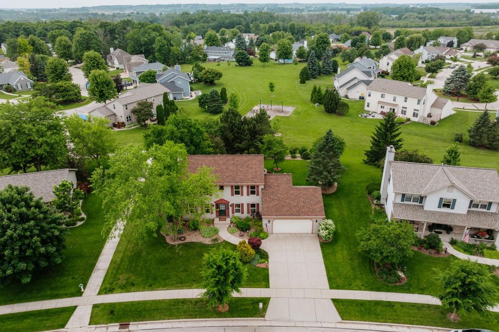 W210N16571 Glencoe LANE, Jackson, WI 53037