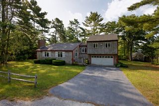 14 Milford St, Plymouth, MA 02360