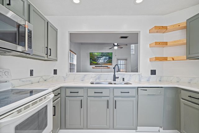 138 Beach Drive, Fort Walton Beach, FL 32547