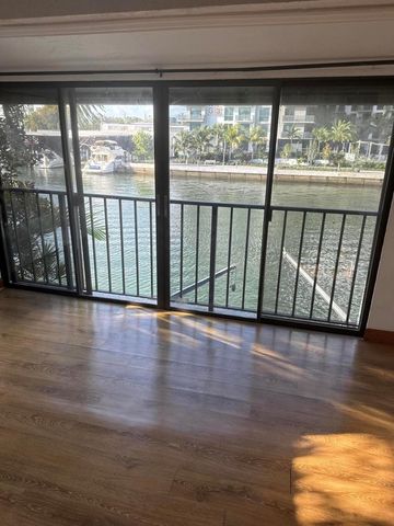 1000 NW N River Drive 16, Miami, FL 33136