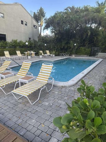 1000 NW N River Drive 16, Miami, FL 33136