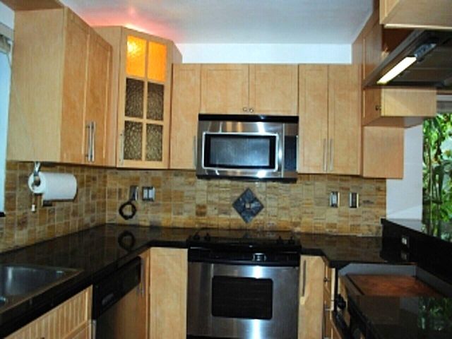 1000 NW N River Drive 16, Miami, FL 33136