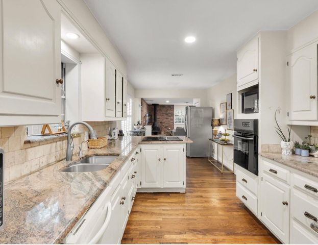 2233 Goldenrod Avenue, Fort Worth, TX 76111