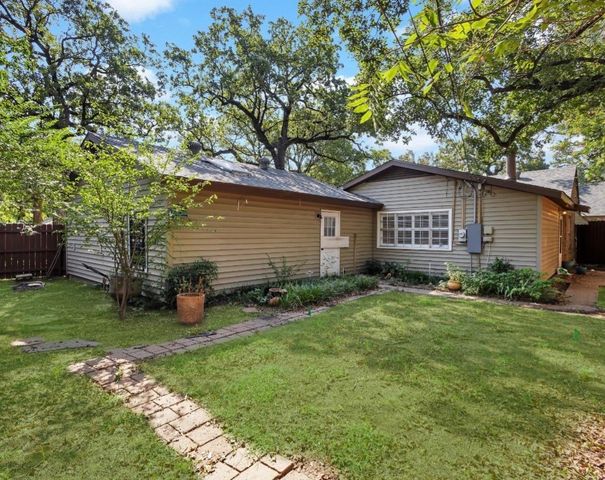 2233 Goldenrod Avenue, Fort Worth, TX 76111