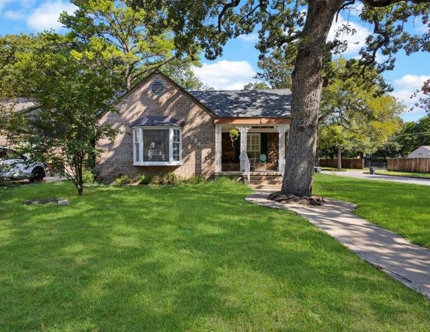 2233 Goldenrod Avenue, Fort Worth, TX 76111