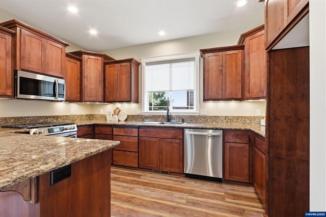 151 N 13th St, Jefferson, OR 97352