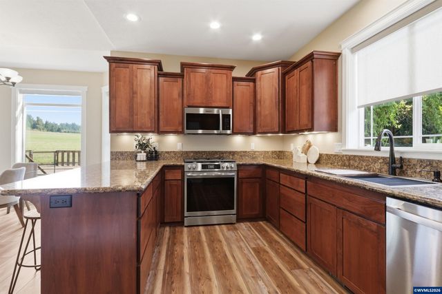 151 N 13th St, Jefferson, OR 97352