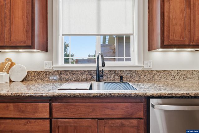 151 N 13th St, Jefferson, OR 97352