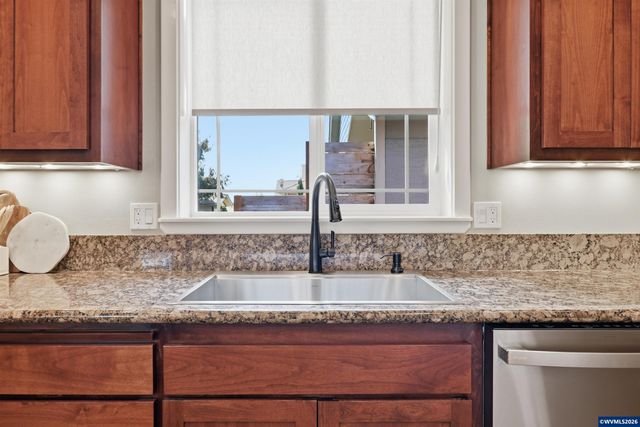 151 N 13th St, Jefferson, OR 97352