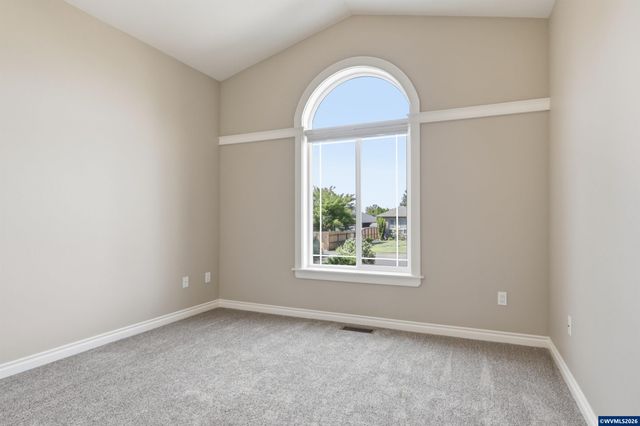 151 N 13th St, Jefferson, OR 97352