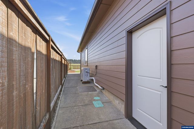 151 N 13th St, Jefferson, OR 97352