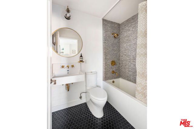 1530 Allesandro Street, Los Angeles, CA 90026