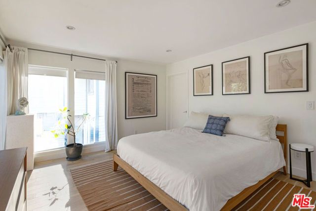 1530 Allesandro Street, Los Angeles, CA 90026