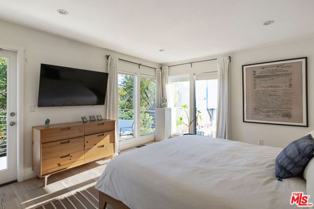 1530 Allesandro Street, Los Angeles, CA 90026