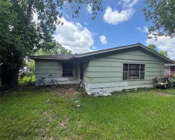 5951 Willow Glen Drive, Houston, TX 77033