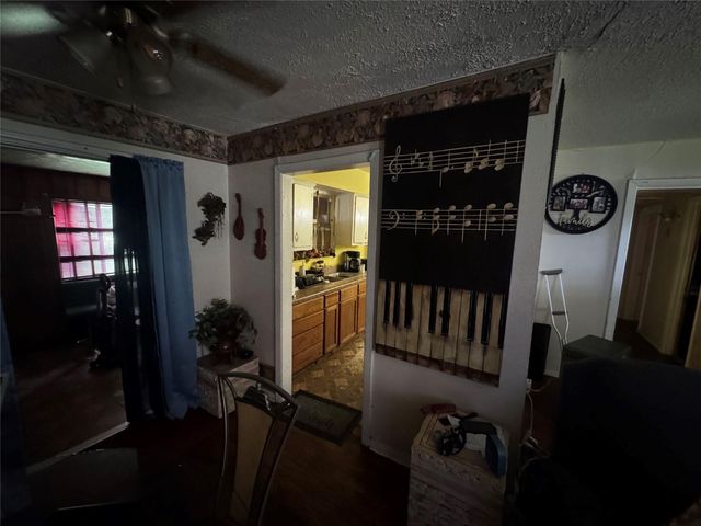 5951 Willow Glen Drive, Houston, TX 77033